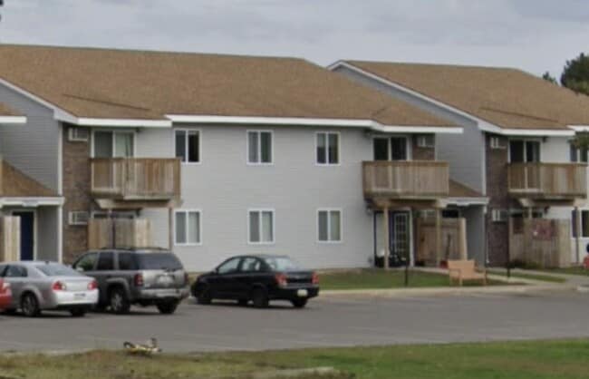 Building Photo - 654 S Westwood Ave