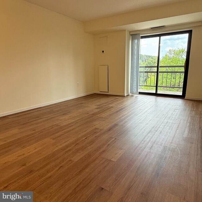 Photo - 2111 Wisconsin Ave NW Unit 319