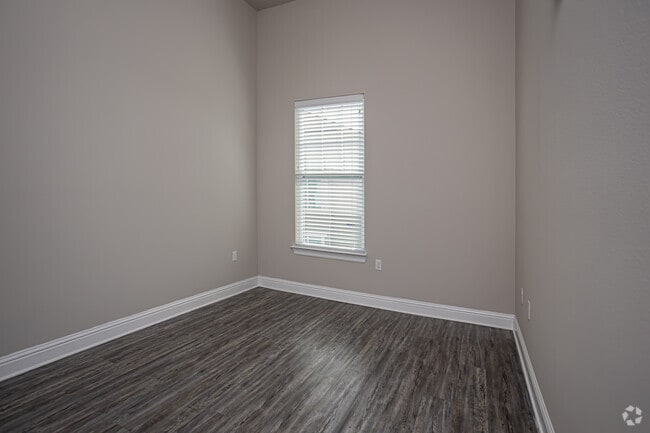 2BR, 2BA - 978SF