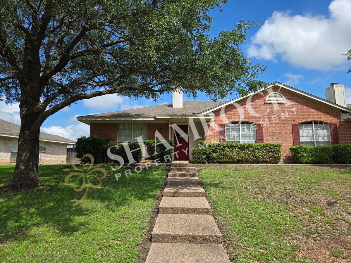 Two-Bedroom Duplex near Hewitt Post Office - Two-Bedroom Duplex near Hewitt Post Office