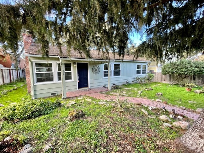 Building Photo - Adorable Two-Bedroom in the Hillcrest Area of Pacific Grove!