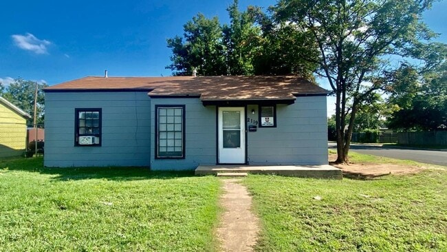 Building Photo - Handyman Special $0 First Month's Rent / “...