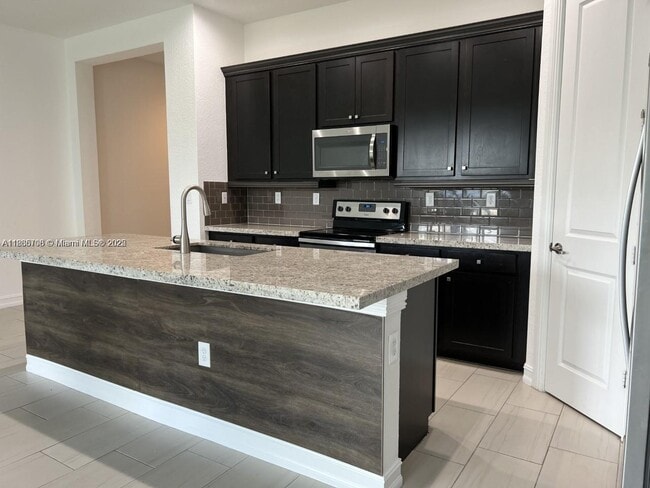 Building Photo - 11539 SW 13th Dr Rental