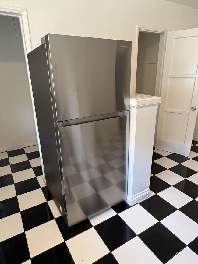 Photo - 11152-11154 Morrison St