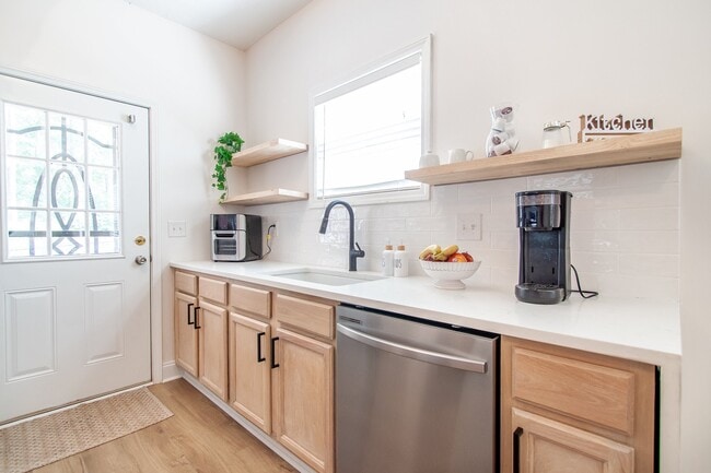 Photo - 724 Ellis St