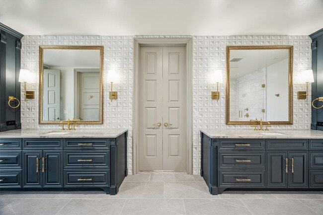 Building Photo - 1717 Bissonnet St Unit 1106