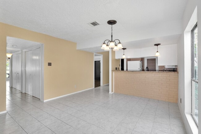 Photo - 2001 Lakewood Ct