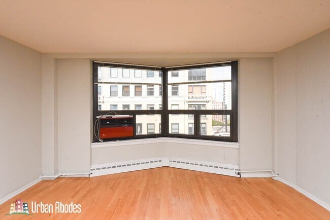 Photo - 429 W Wellington Ave Unit A05C