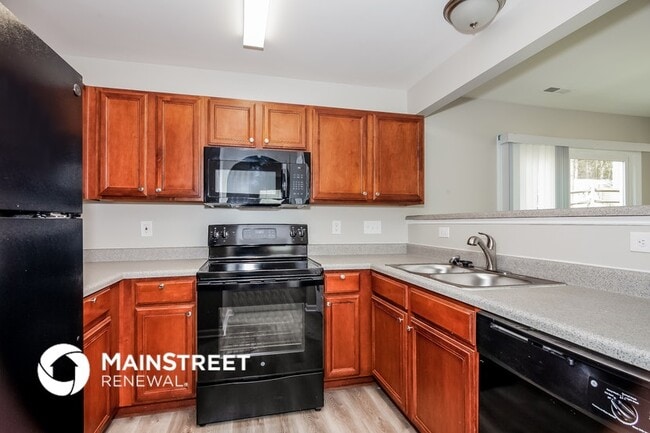 Photo - 1135 Larkspur Ln