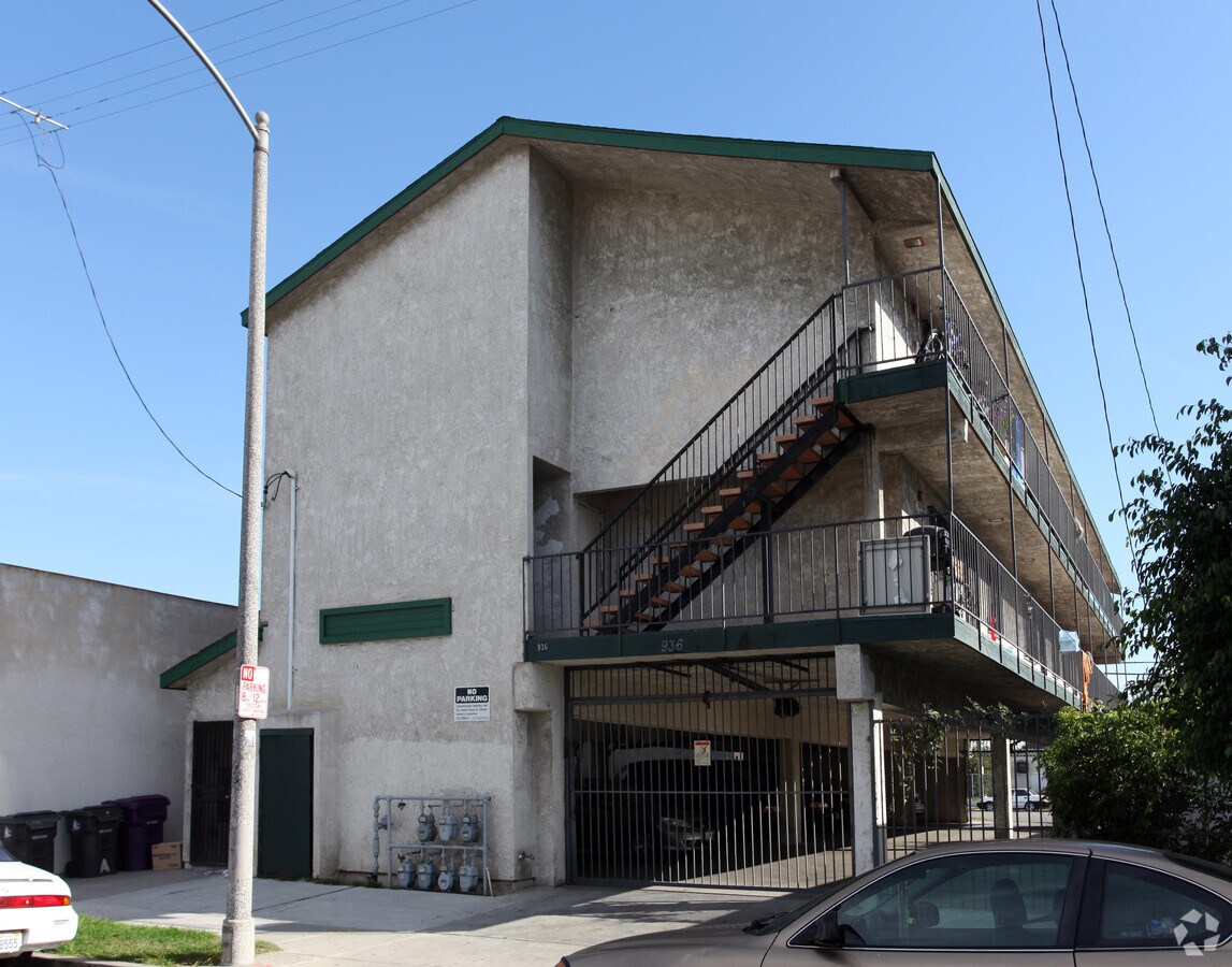 Photo - 936 N Washington Pl Apartments