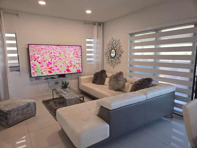 Photo - Northwest 12th Avenue, Miami, FL 33128 - 5...