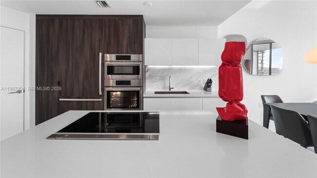 Photo - 851 NE 1st Ave Unidad 1606