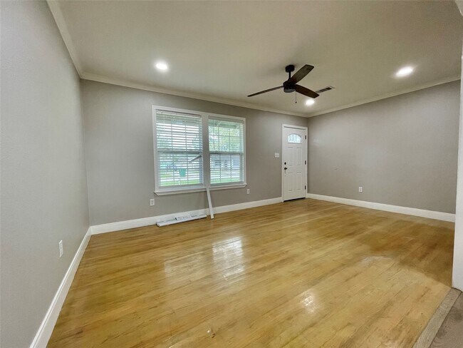 Photo - 817 N Chenango St