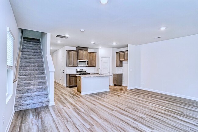 Photo - 112 Telford Dr