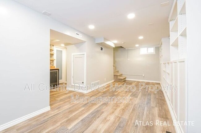 Photo - 661 Stuart St