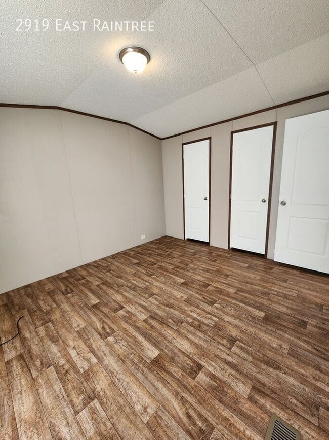 Photo - 2919 East Raintree-