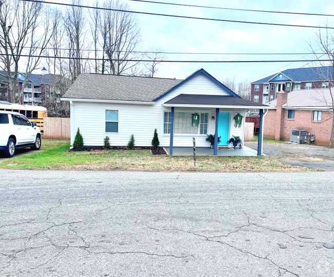 Building Photo - 1235 Bradford Heights Rd Rental