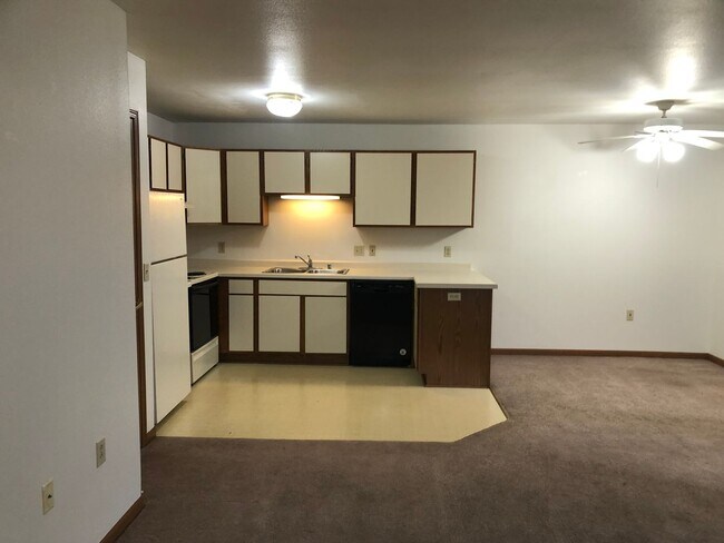 Photo - FIRST Months Rent FREE! Unidad Apt 6