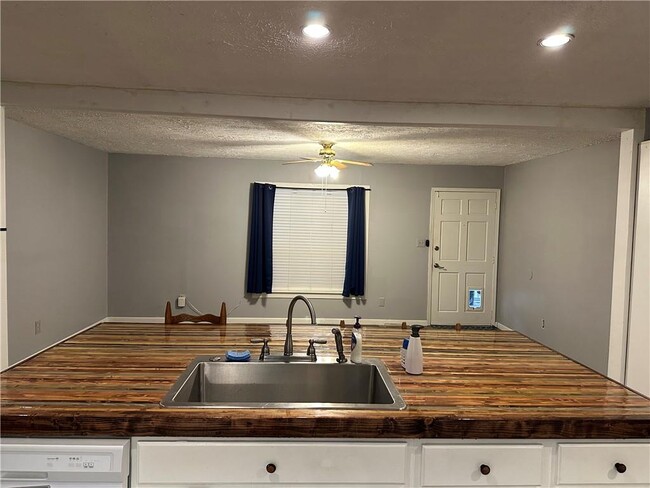 Photo - 7597 Rockbridge Rd SW