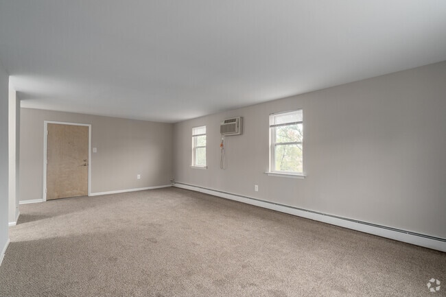 1BR, 1BA - 840SF - Living Room