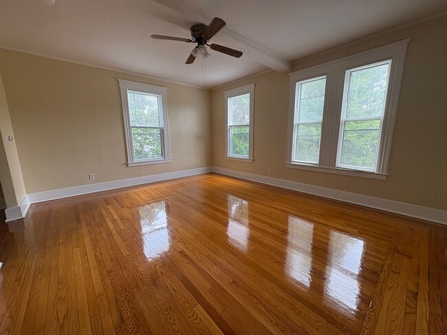 Building Photo - 1260 Whalley Ave Unit 2 Rental