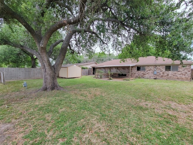 Building Photo - 1803 Cypress Dr