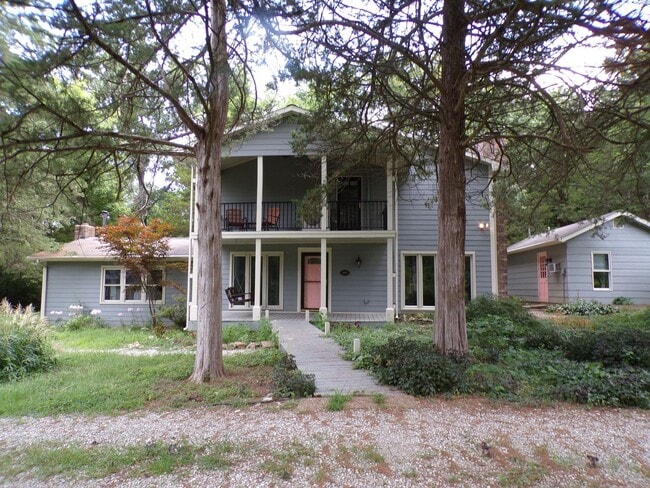 Unique 2 Bed 2.5 Bath Country Home! - Unique 2 Bed 2.5 Bath Country Home!