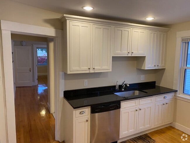 Building Photo - 4 bed in Somerville Rental