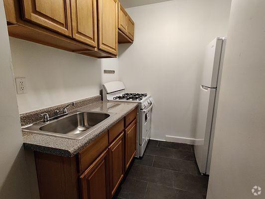 Building Photo - 1 bedroom in Bronx NY 10467 Unit G7 Rental