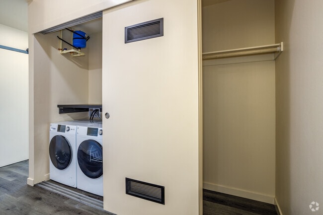 2BR, 2BA - 1,114SF - oneR midTown Apartments