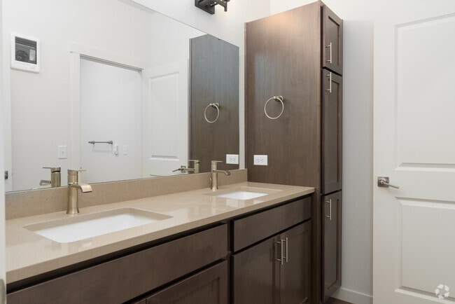 3BR, 2BA - 1606SF - Bathroom