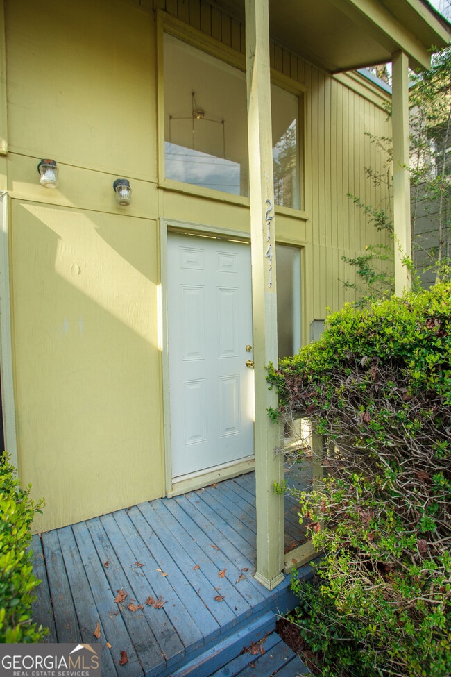 Photo - 2143 Ingleside Ave