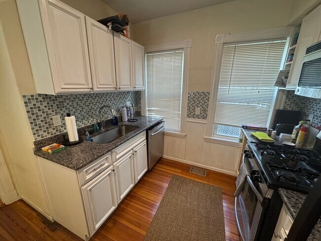 Photo - 5 Oak Square Ave Unit 1