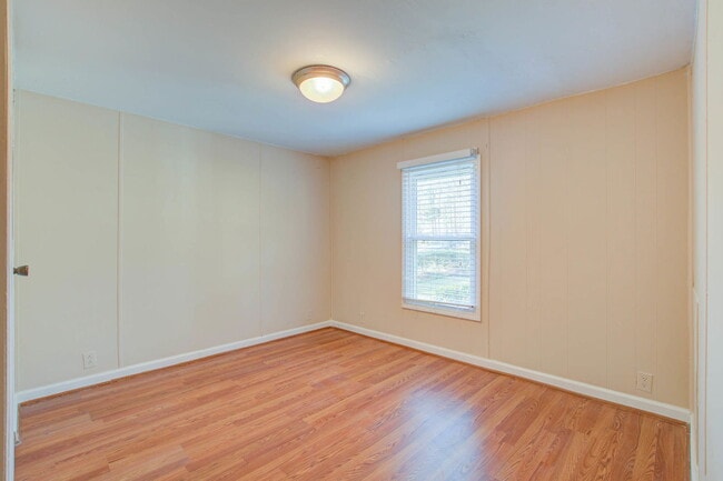 Photo - 756 Seaman Ln