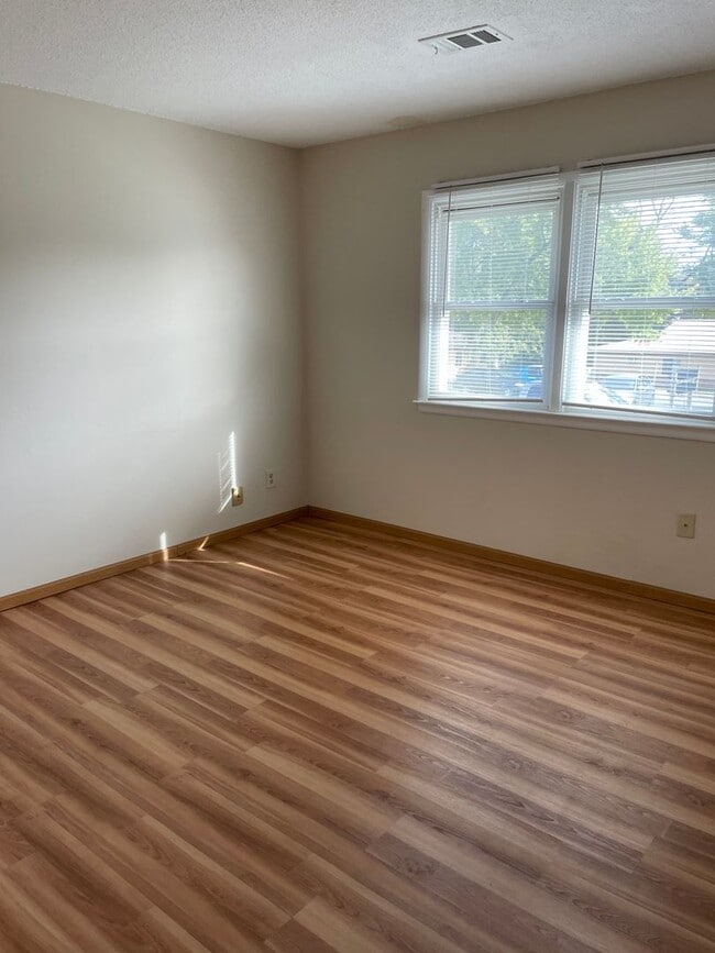 Photo - 1 Bedroom, 1 Bathroom Townhouse in LeClaire, IA