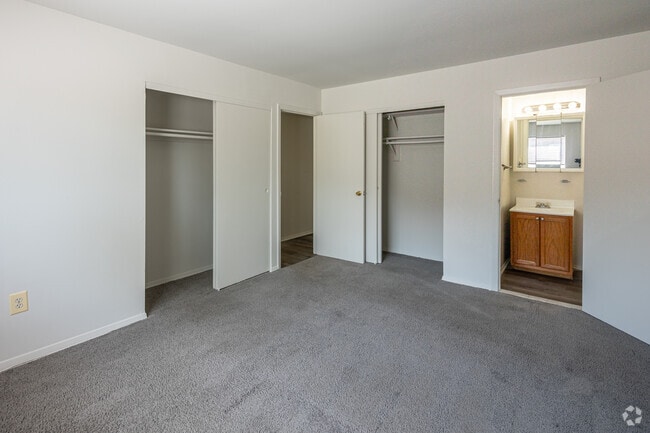 2BR, 1.5BA - 953SF - Bedroom