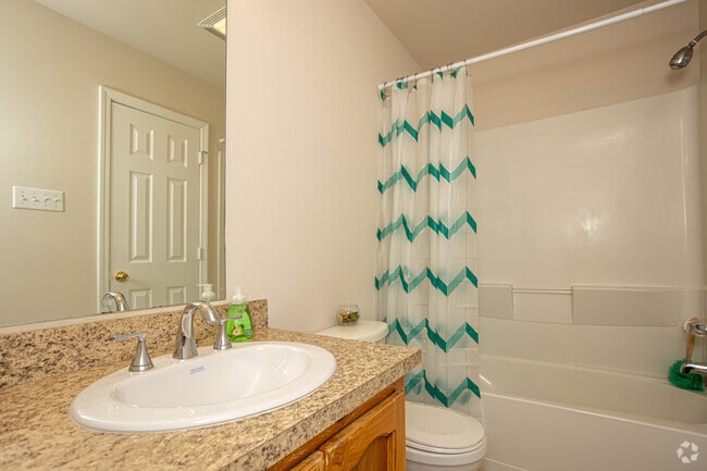 3BR, 2.5BA Townhouse - 1,500SF