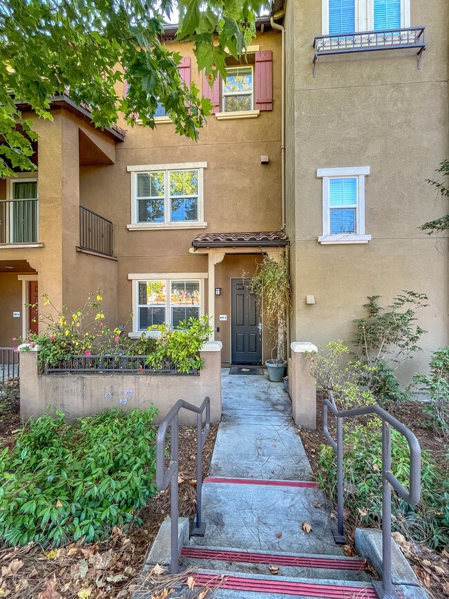 Building Photo - 691 N Capitol Ave Unit 3 Rental