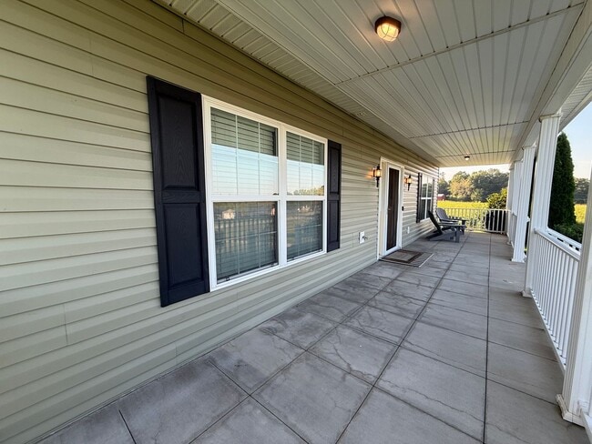 Photo - 3 Bedroom 3.5 Bathroom Home Located in Gre...