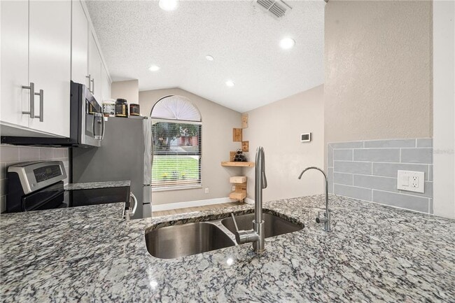 Photo - 6613 Chantry St