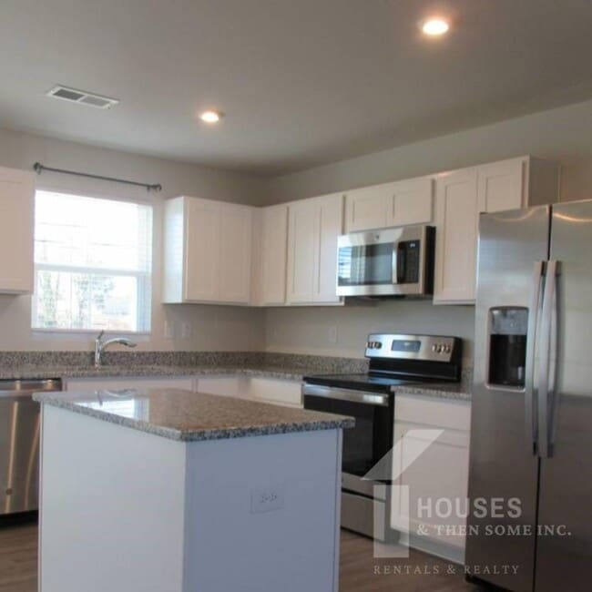 Photo - 14 Pine Thicket Dr