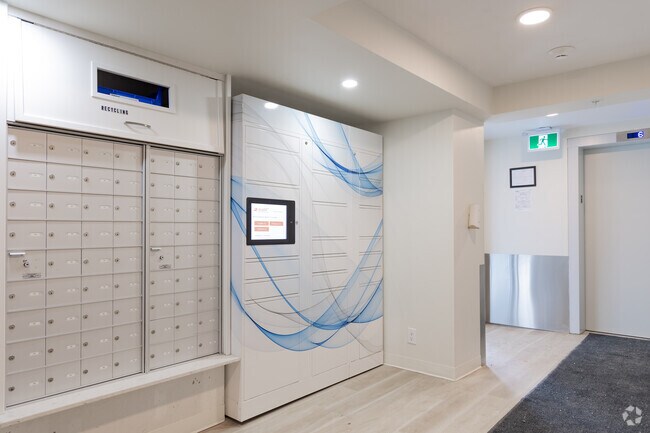 Lobby - 144 Lucan Ave, Waterloo