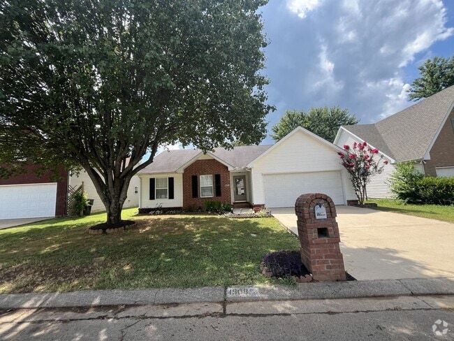 Building Photo - FRESHLY UPDATED RENTAL W/ FIREPLACE & FENC...