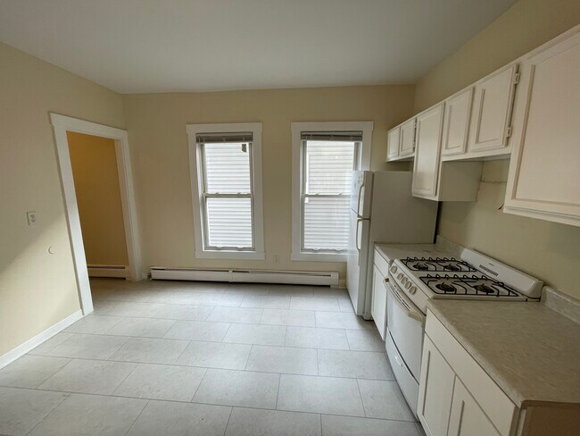 Photo - 327 Greenwich Ave Unidad 2