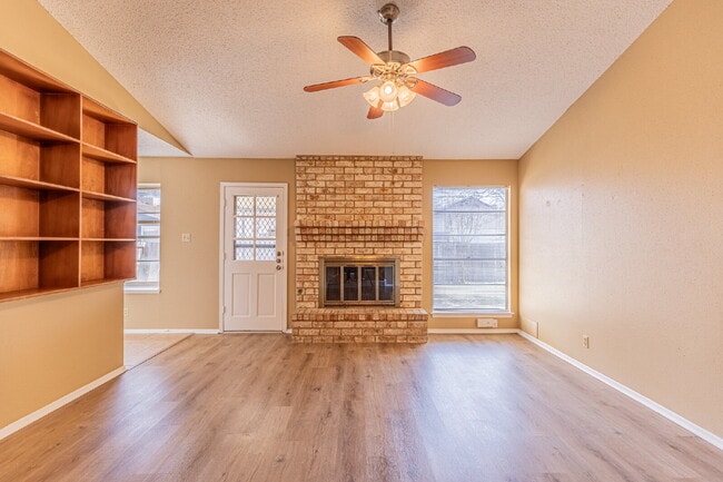 Photo - 4414 Valleybrook