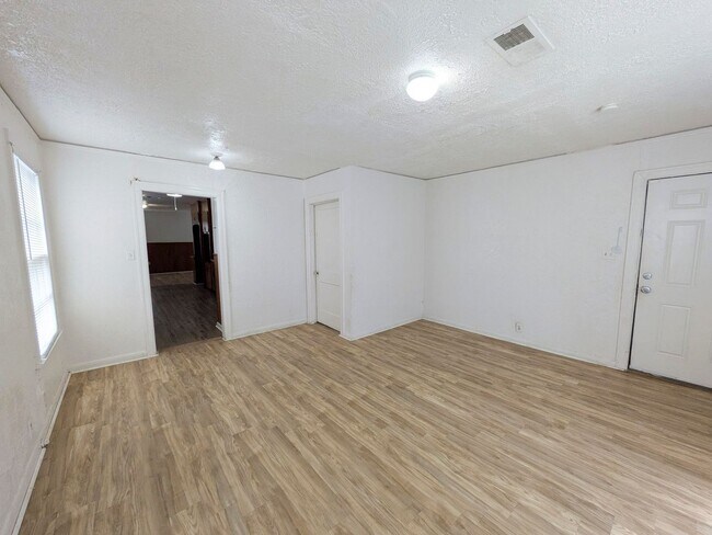 Photo - 1810 Roberts Ave