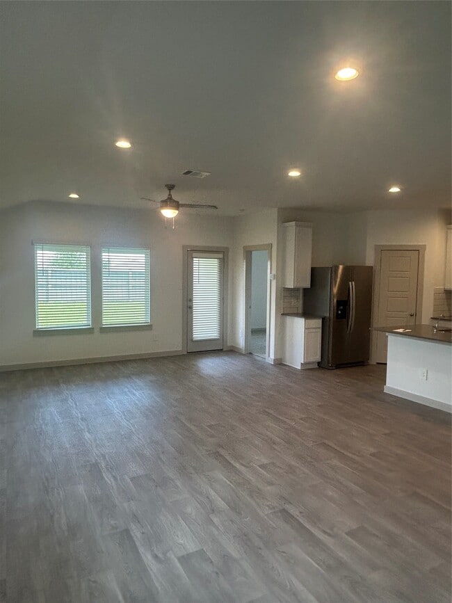 Photo - 215 Dusty Bridle Ln