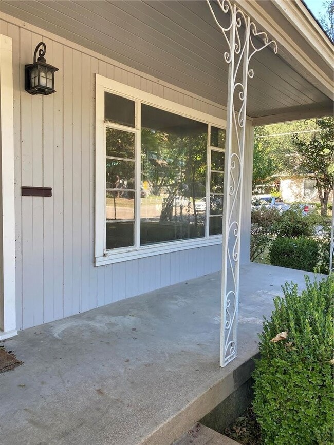 Photo - 3 BED/2BATH BUNGALOW IN ARLINGTON HEIGHTS!