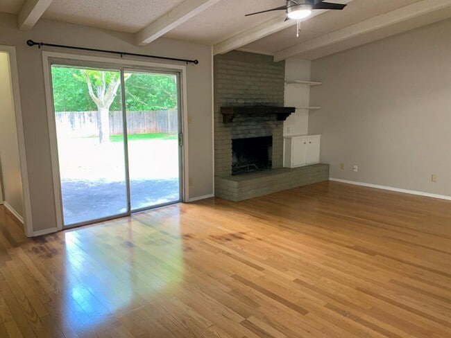 Photo - 9222 Meadow Vale