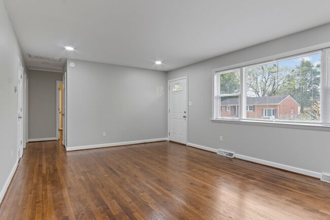 Photo - Williamsburg VA 3BR Rental – Updated Home with Granite Kitchen, Bonus Room & Fenced Backyard